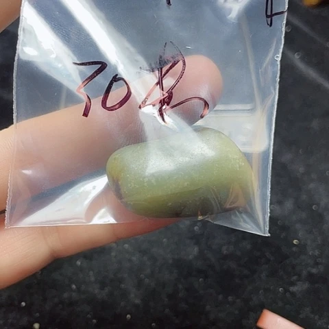 颈饰未镶嵌和田玉（糖玉）