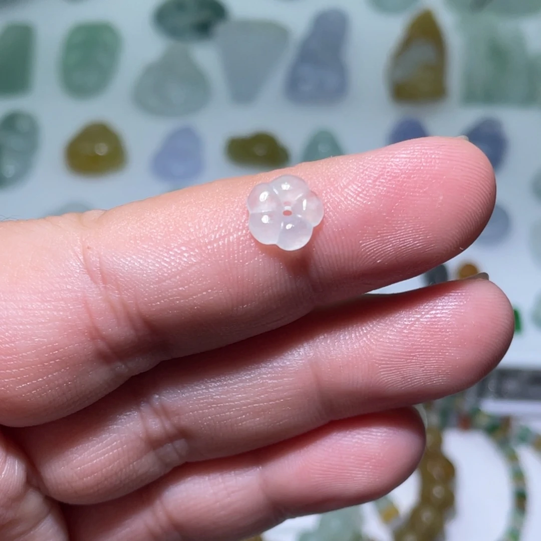 彩****翡翠未镶嵌颈饰小花花