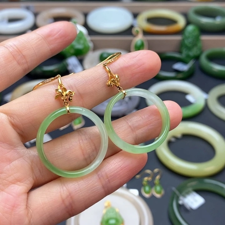 18K金镶嵌和田玉耳饰