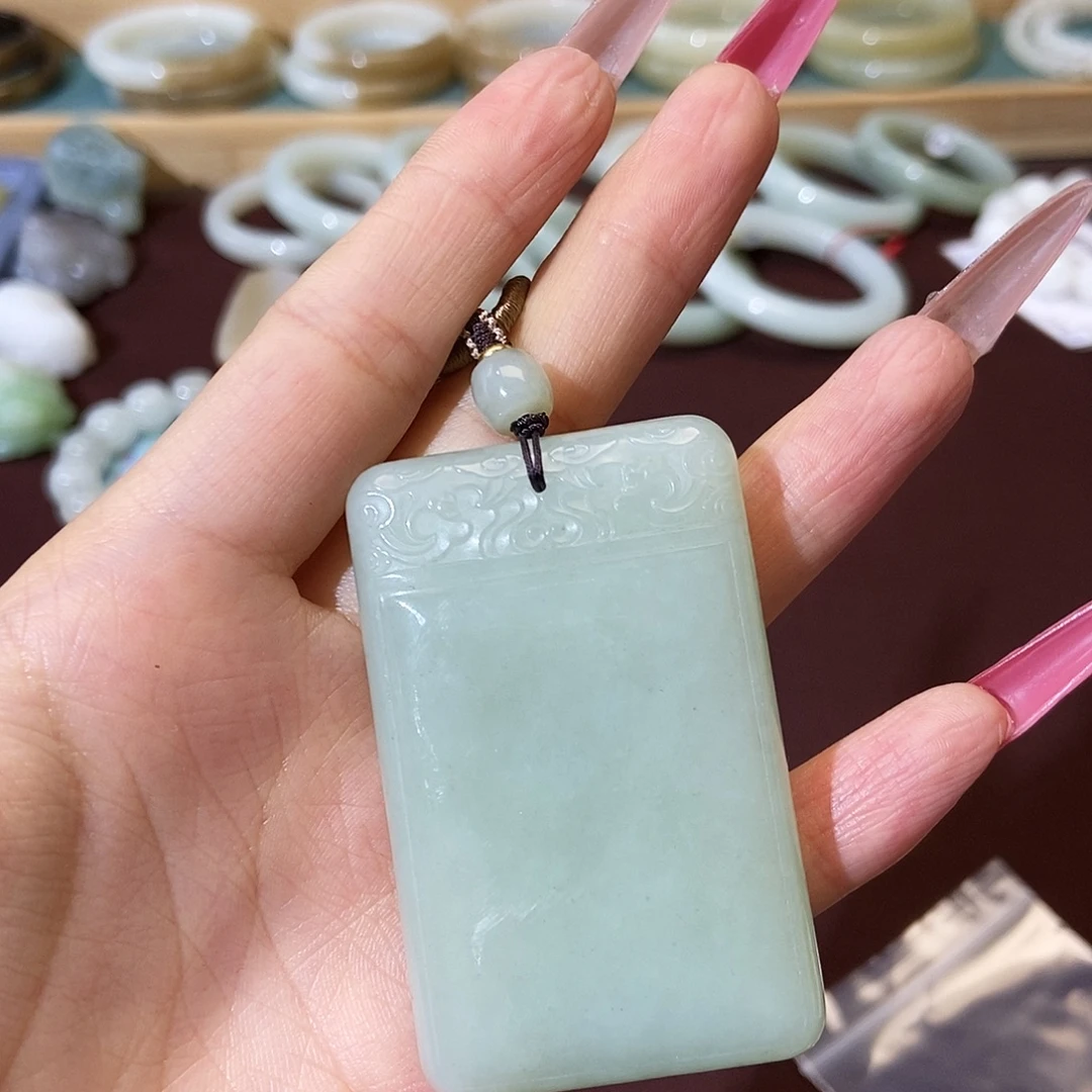 温***暖和田玉未镶嵌颈饰