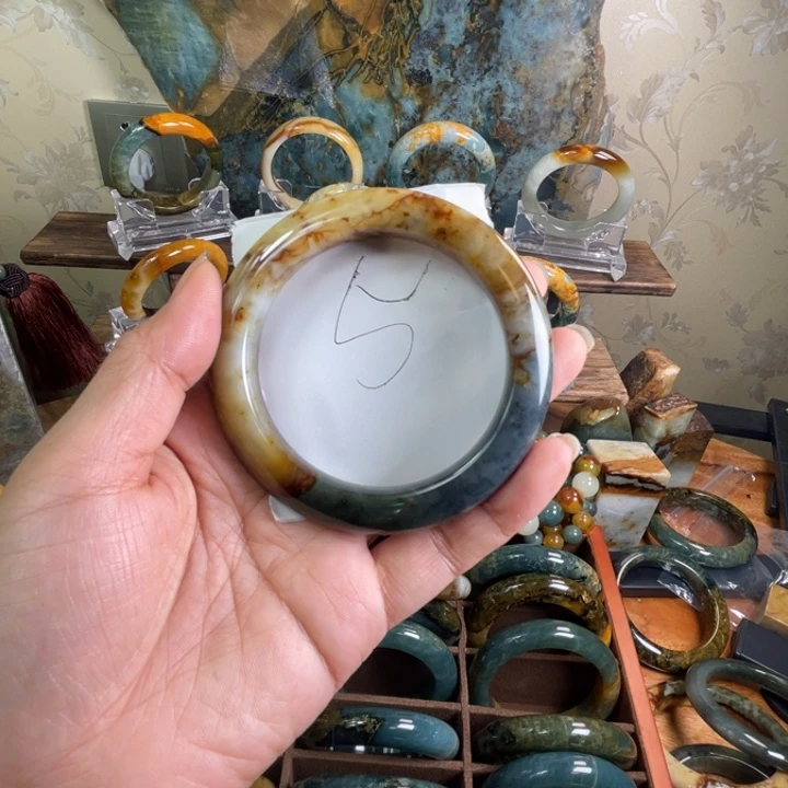 蛇纹石玉未镶嵌手镯