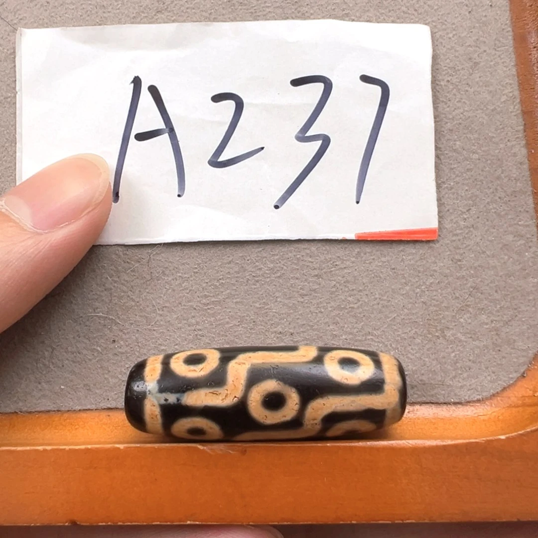 玛瑙/玉髓颈饰未镶嵌送皮绳一条 微带石纹处理品