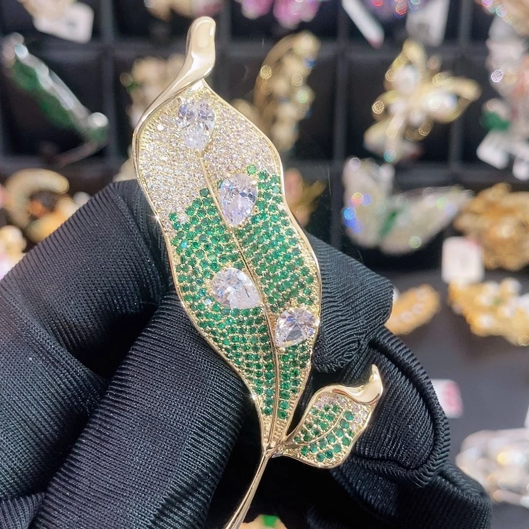 锆石铜合金设计师款胸针