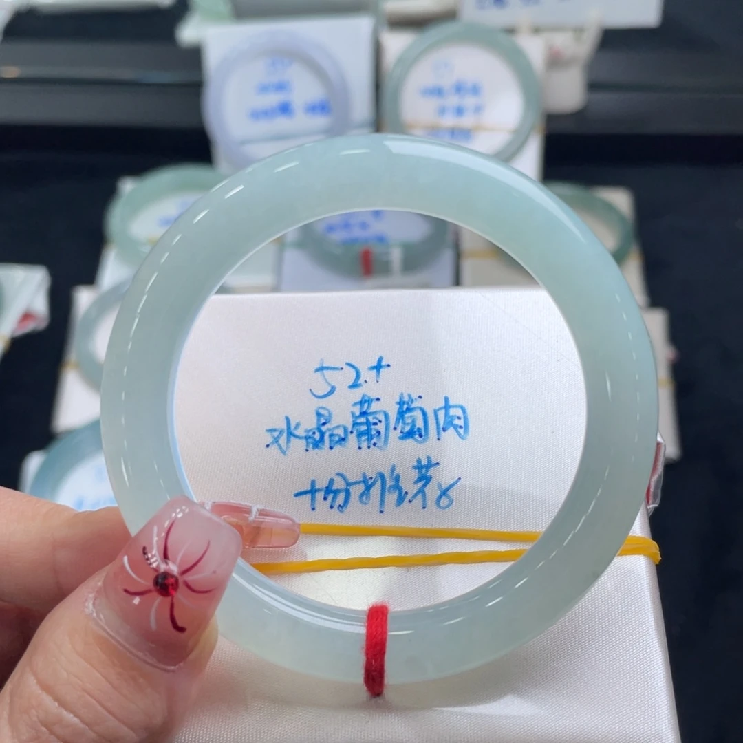 翡翠手镯未镶嵌翡翠手镯