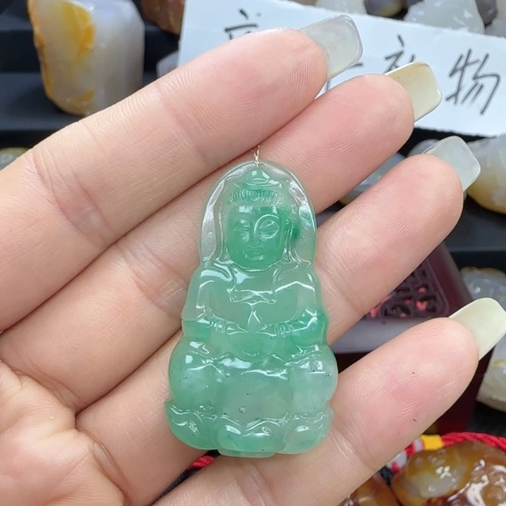 石英质玉合金吊坠