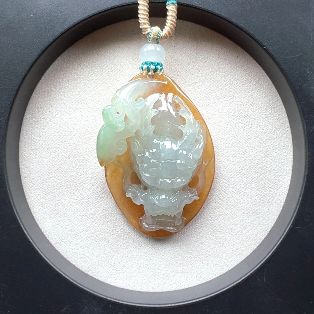 翡翠未镶嵌颈饰龙