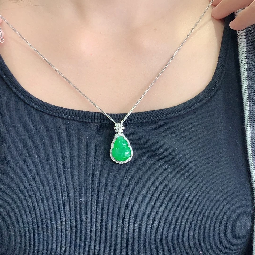 翡翠18K金镶嵌颈饰