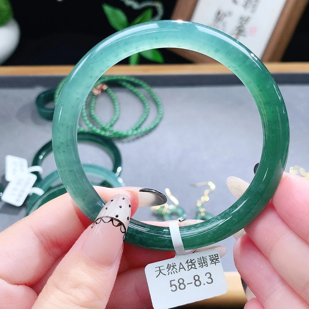 翡翠手镯（圆镯）未镶嵌