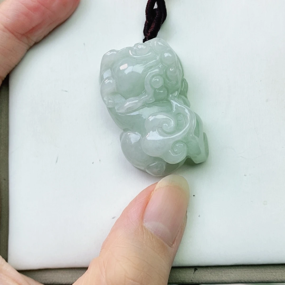 翡翠未镶嵌颈饰貔貅