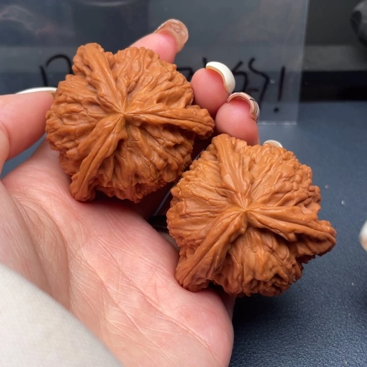 琢***光文玩核桃吊坠白狮子