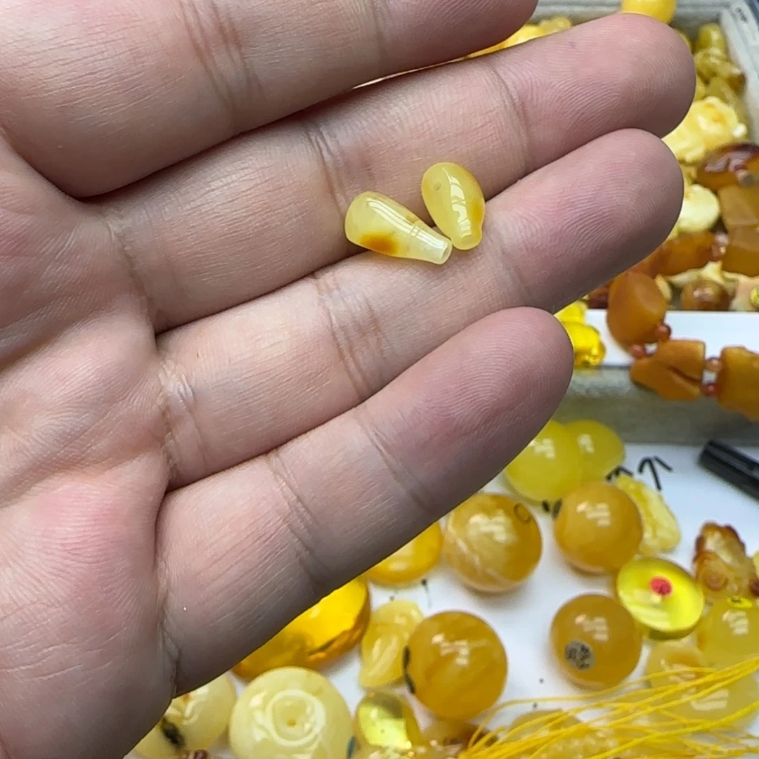 琥珀未镶嵌裸石0.58克