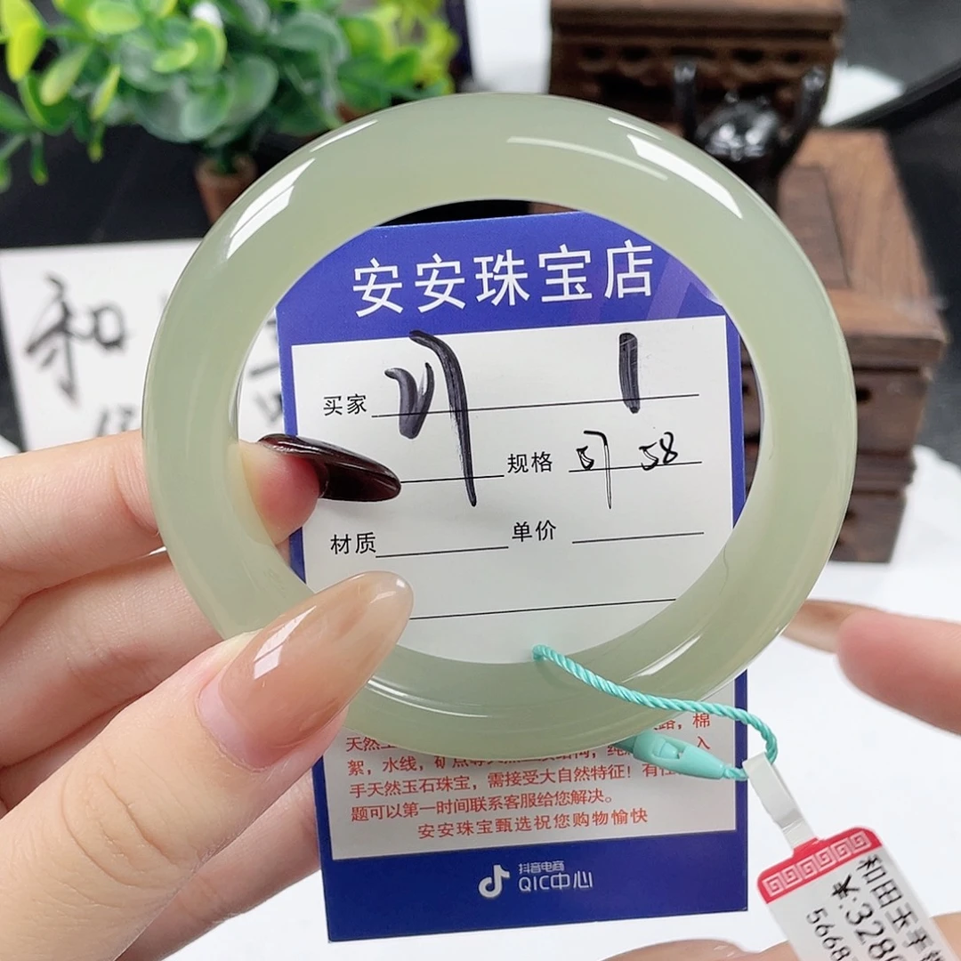 和田玉未镶嵌手镯