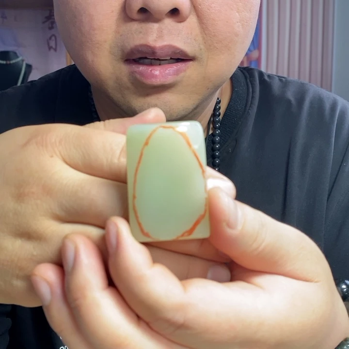 和田玉（黄玉）未镶嵌颈饰可以做水滴吊坠