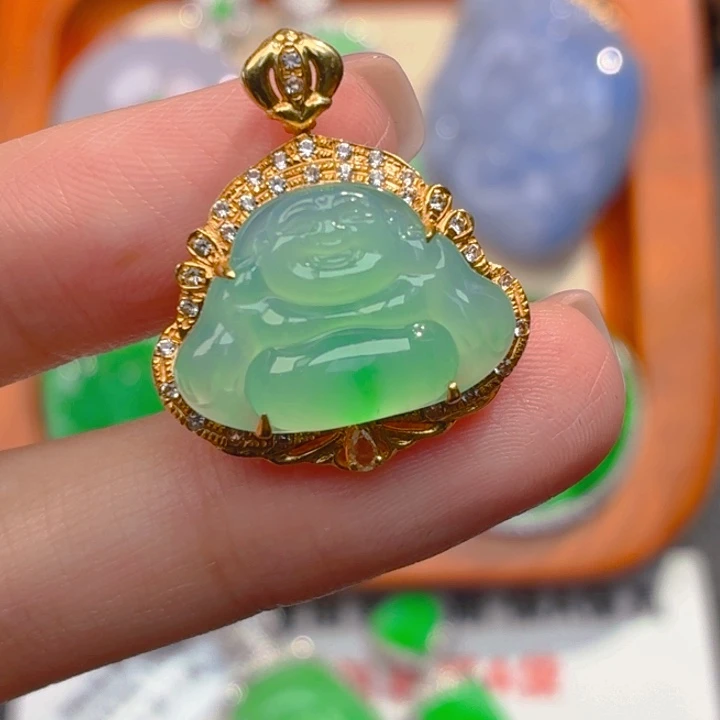 翡翠18K金镶嵌颈饰