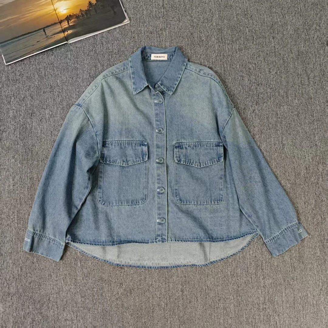 13384余小鱼 【牛仔万能搭】浅蓝色渐变POLO领单排扣牛仔外套女装