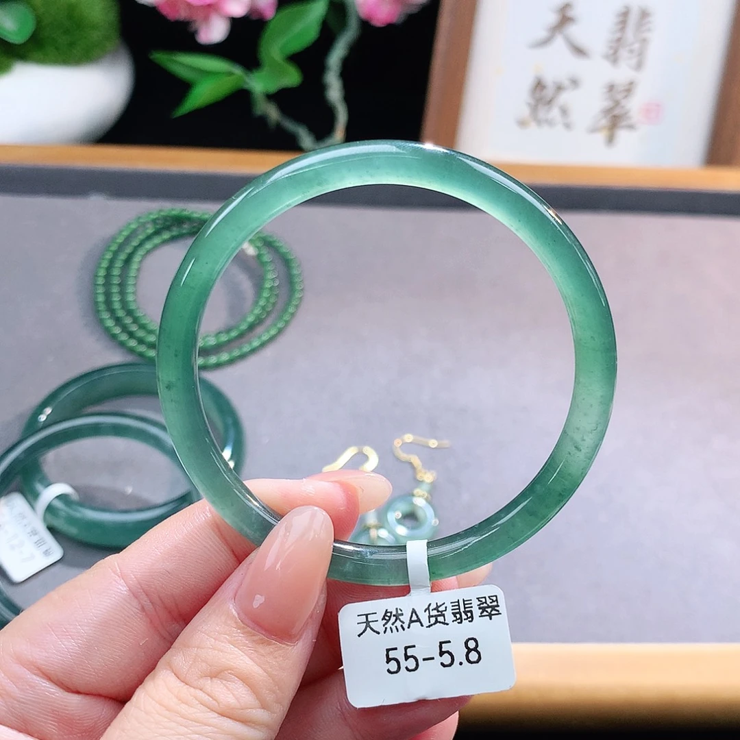 未镶嵌手镯（圆镯）翡翠