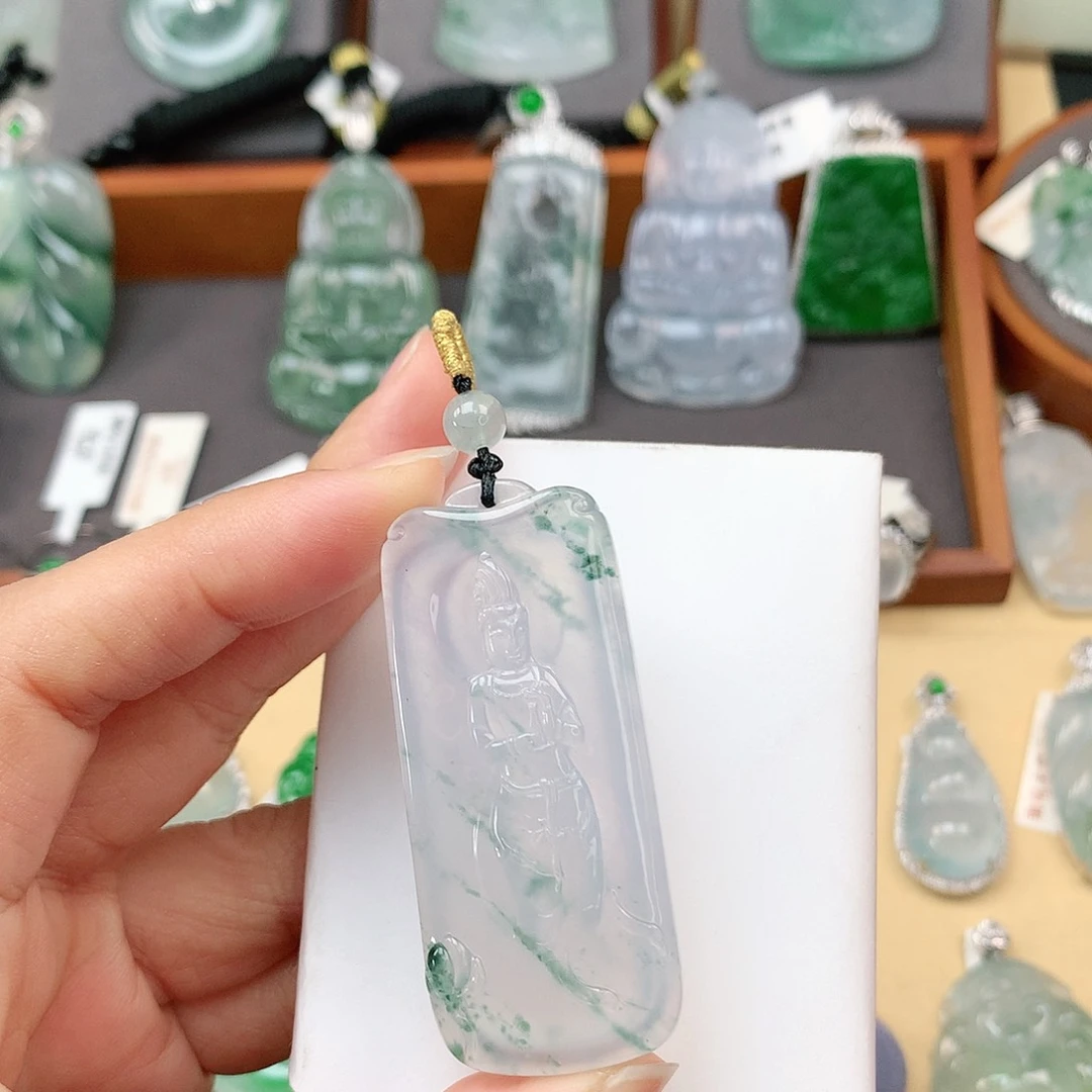 翡翠颈饰未镶嵌观音牌