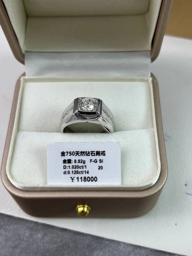 18k金镶嵌天然钻石男戒一克拉wj17121052