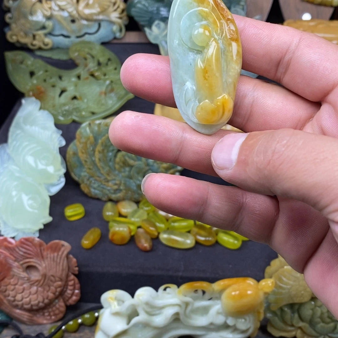 蛇纹石玉未镶嵌吊坠(赠链)