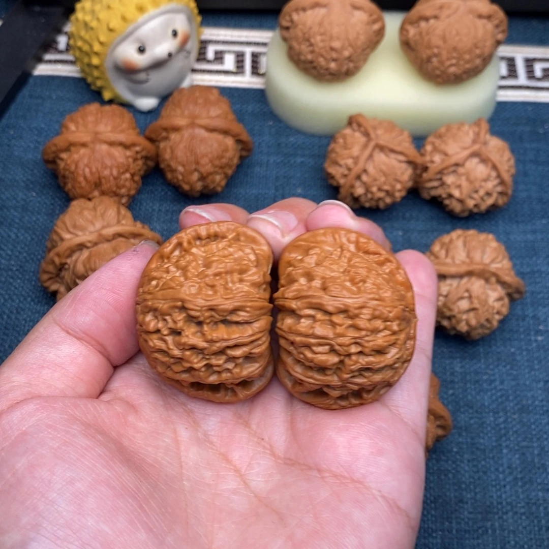 文玩核桃吊坠42尺寸精品白狮子