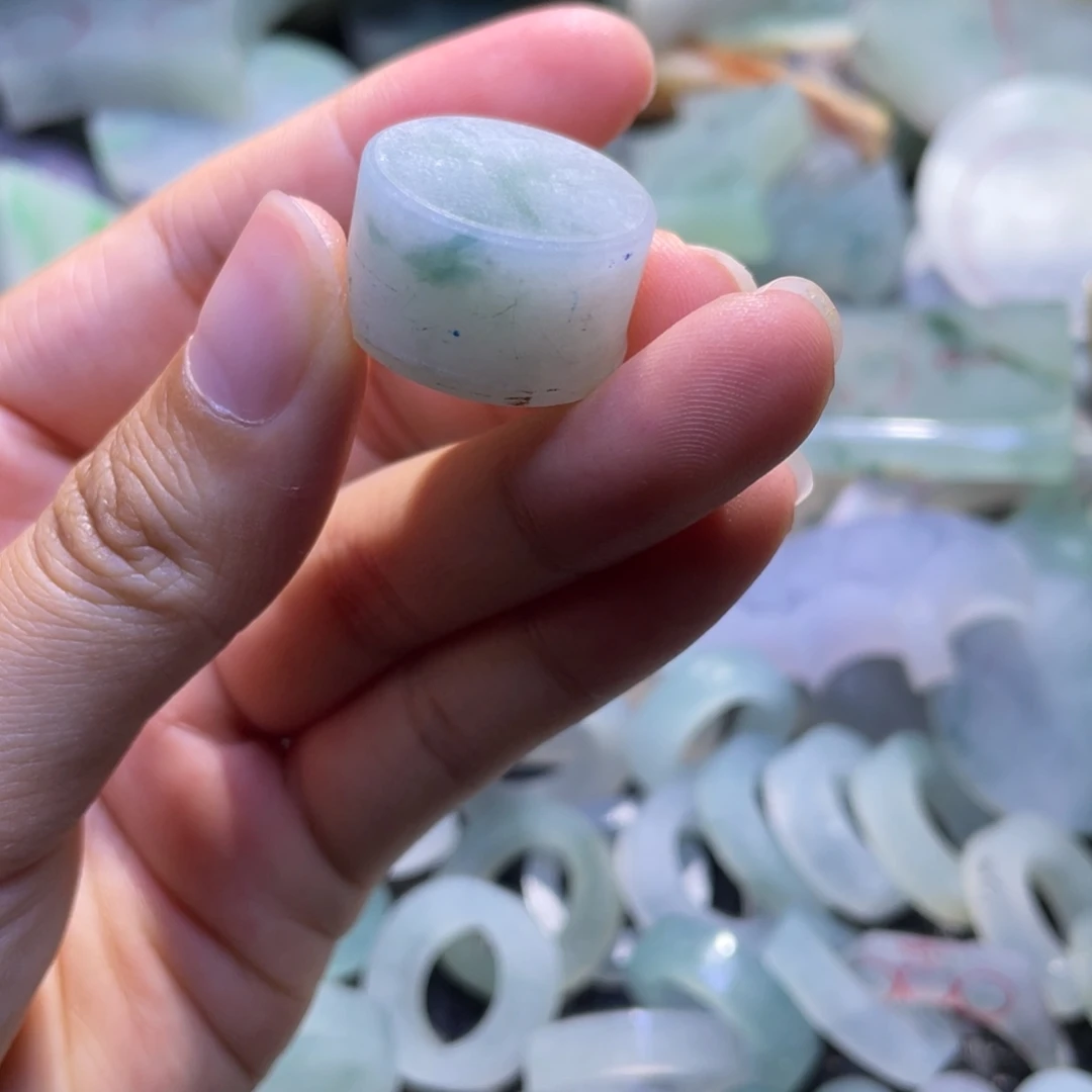 定制翡翠未镶嵌飘花