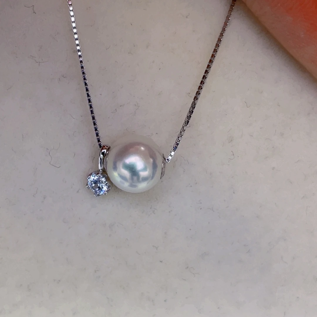 是****18K金镶嵌海水珍珠套链