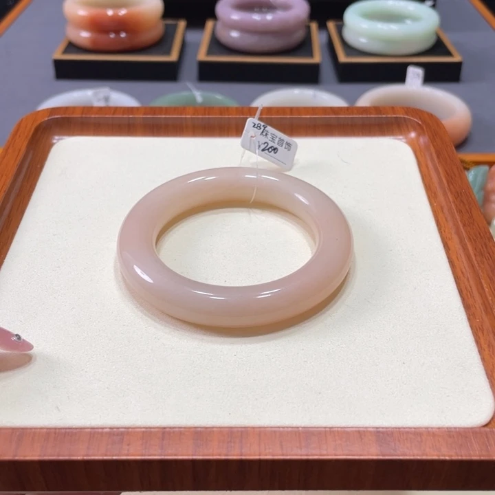 未镶嵌手镯石英岩玉