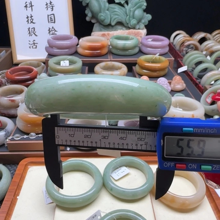 石英岩玉未镶嵌手镯