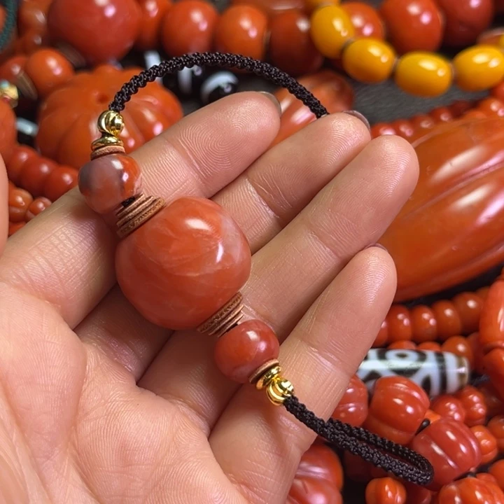 颈饰琉璃渺琉璃………..