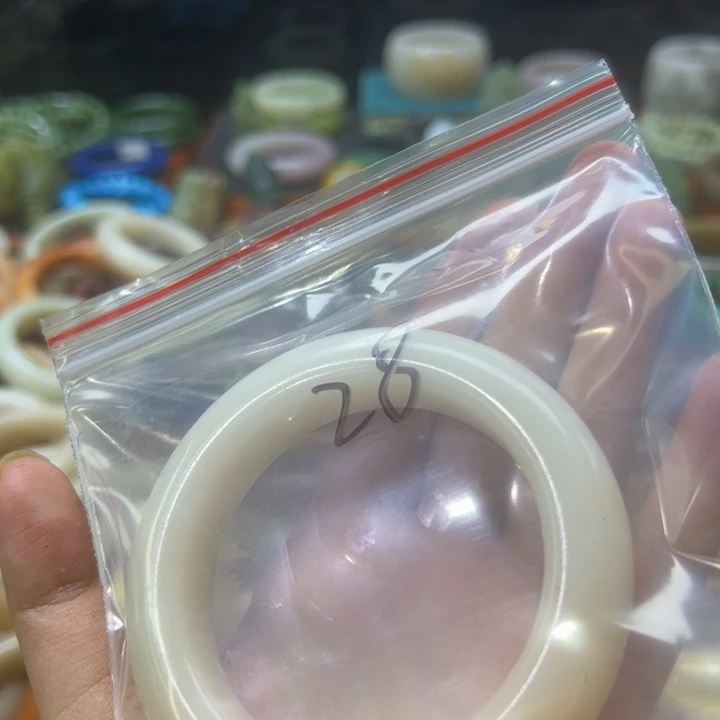 未镶嵌手镯石英质玉28