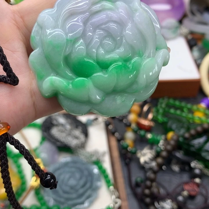 颈饰未镶嵌翡翠吊坠