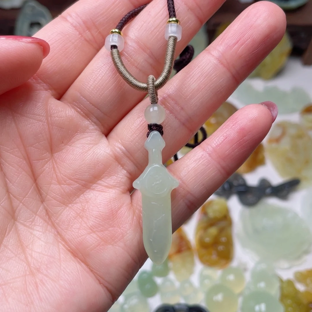 蛇纹石玉颈饰未镶嵌