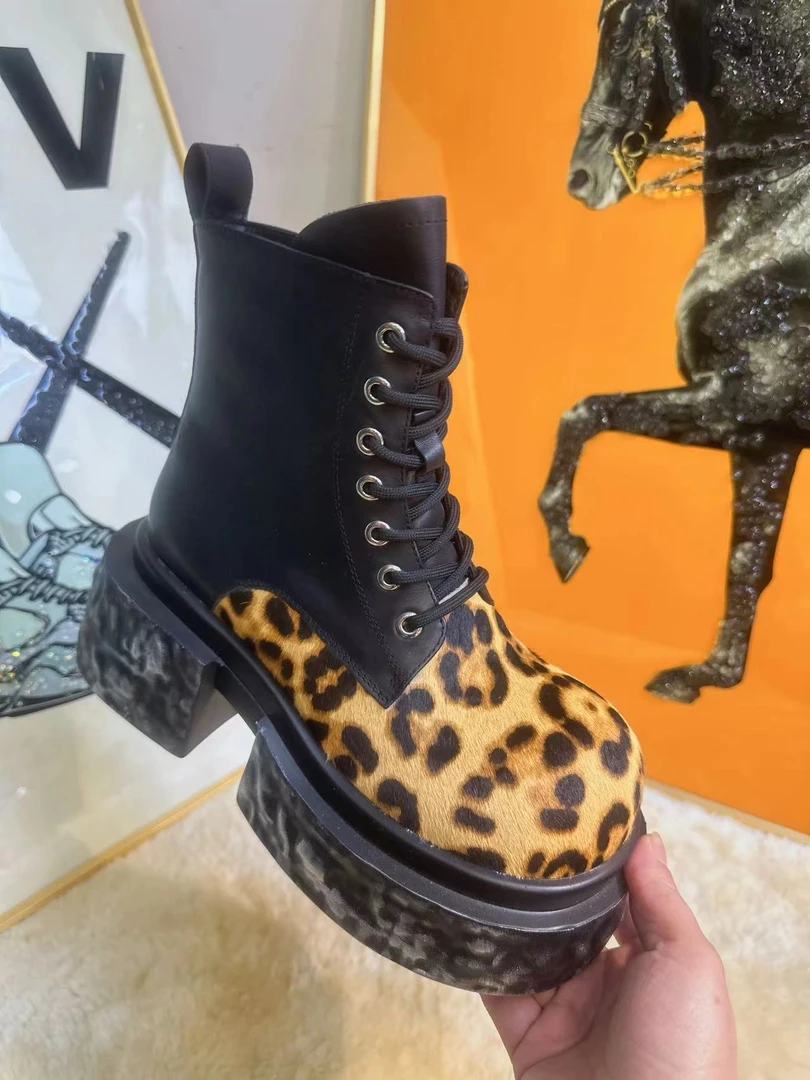 时尚休闲百搭女士马丁靴