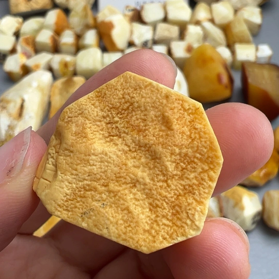 定制琥珀未镶嵌傲**峰蜜蜡