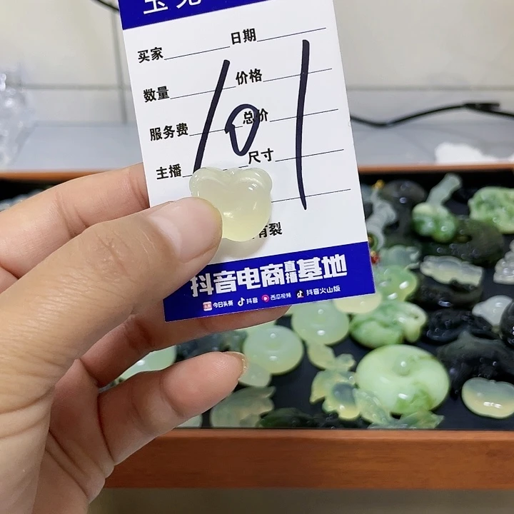 【闪购商品】未镶嵌蛇纹石玉颈饰雅*