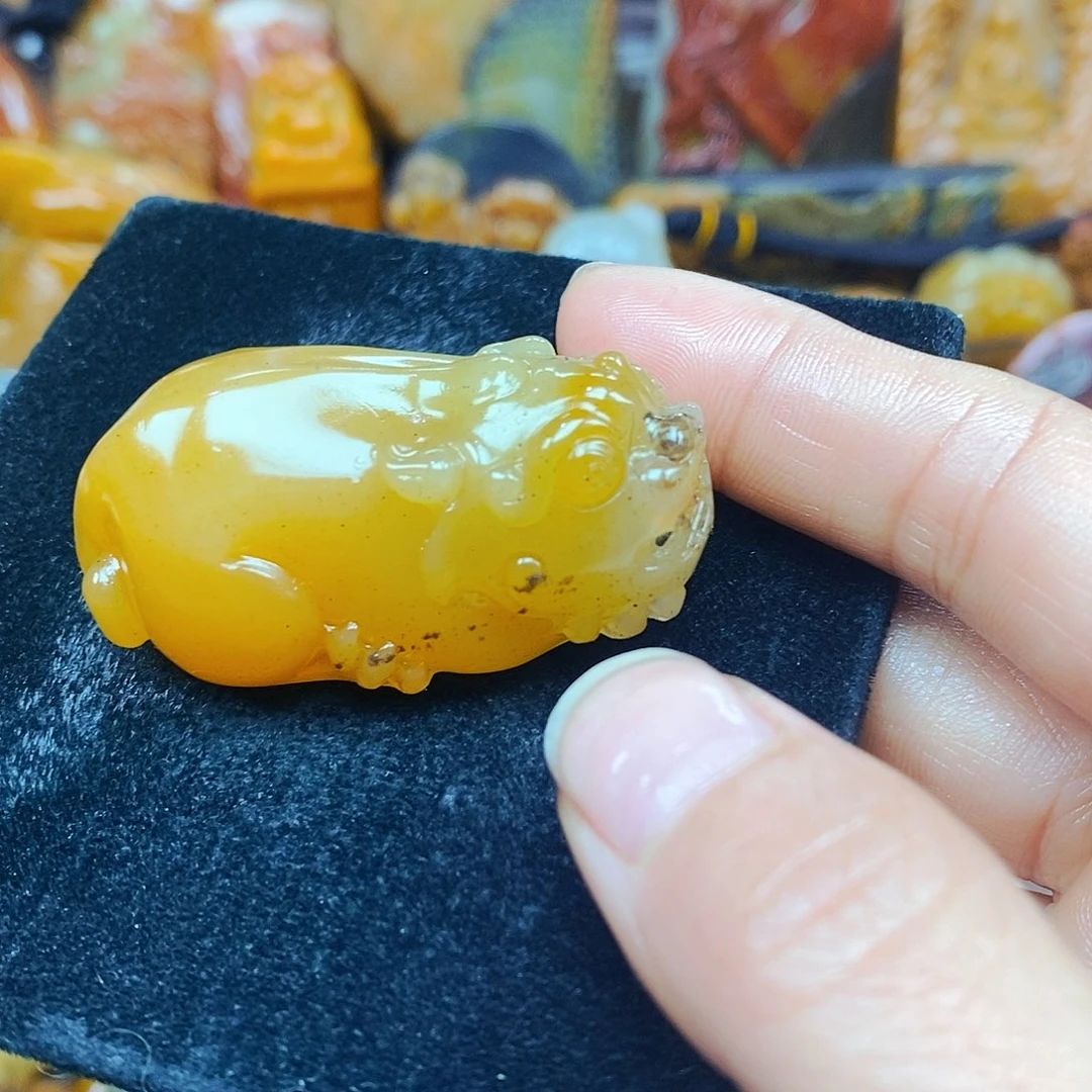 未镶嵌石英质玉（黄龙玉）颈饰