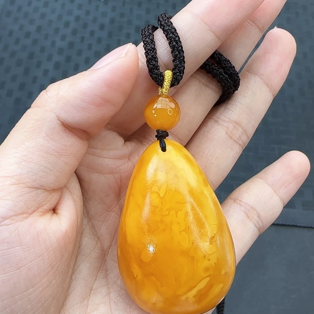 未镶嵌颈饰琥珀吊坠