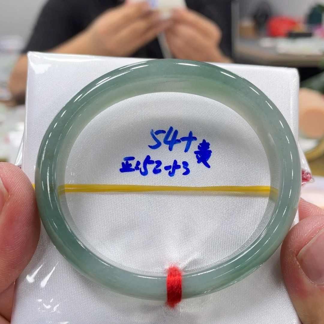 翡翠手镯未镶嵌翡翠