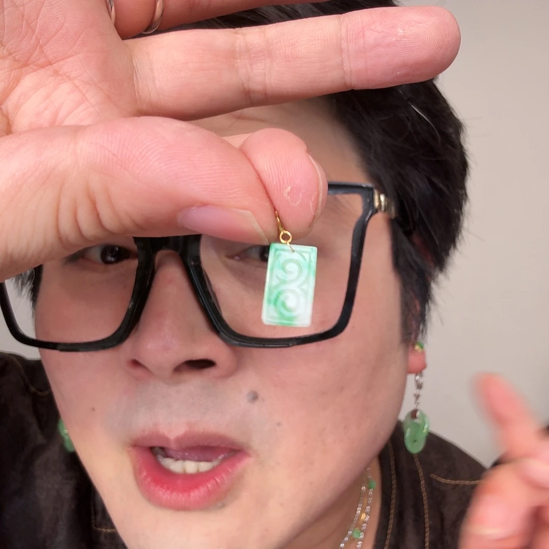 翡翠18K金镶嵌颈饰一件