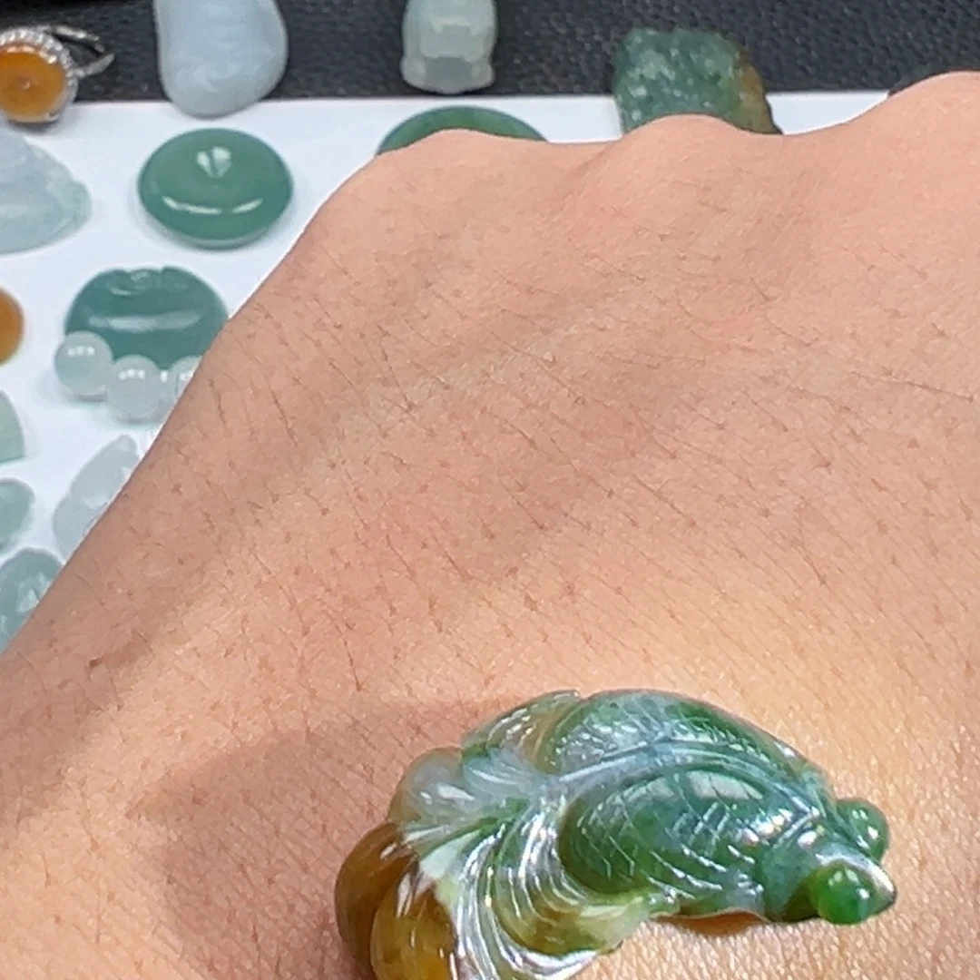 定制翡翠未镶嵌金鱼