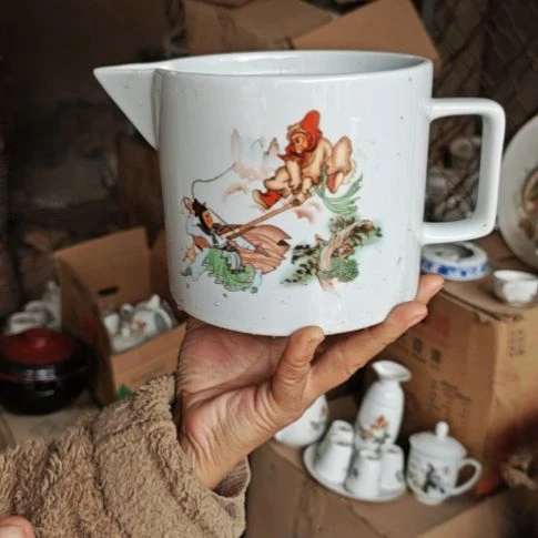 库存微瑕三打白骨精凉水壶