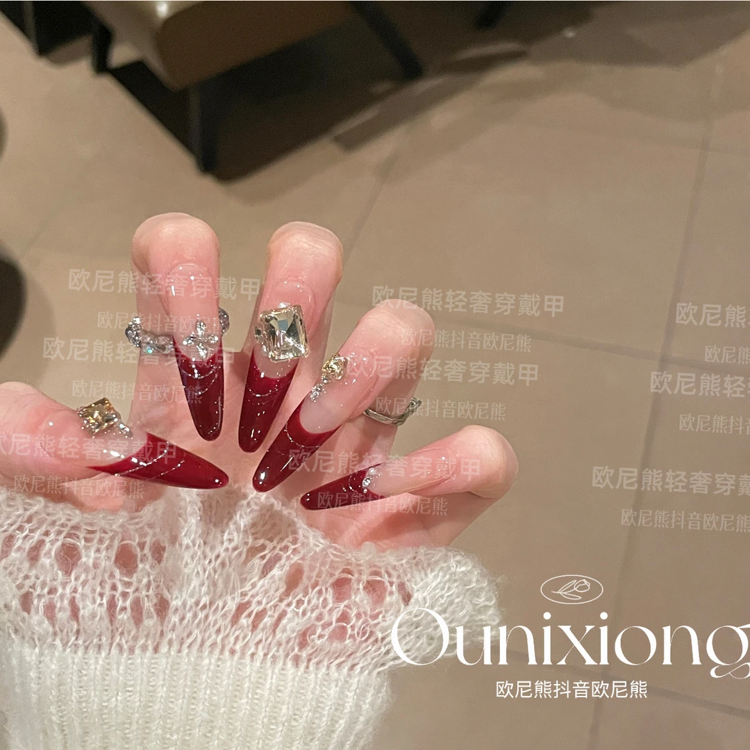 秋冬纯欲显白高级感冰透渐变猫眼手工穿戴甲2026新款推荐新年甲