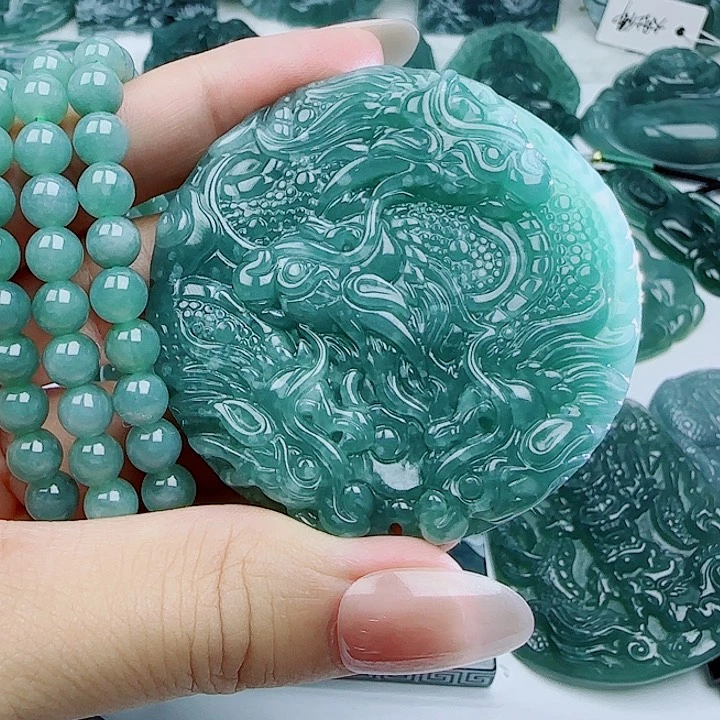 翡翠未镶嵌颈饰多样性发货天然的A货翡翠