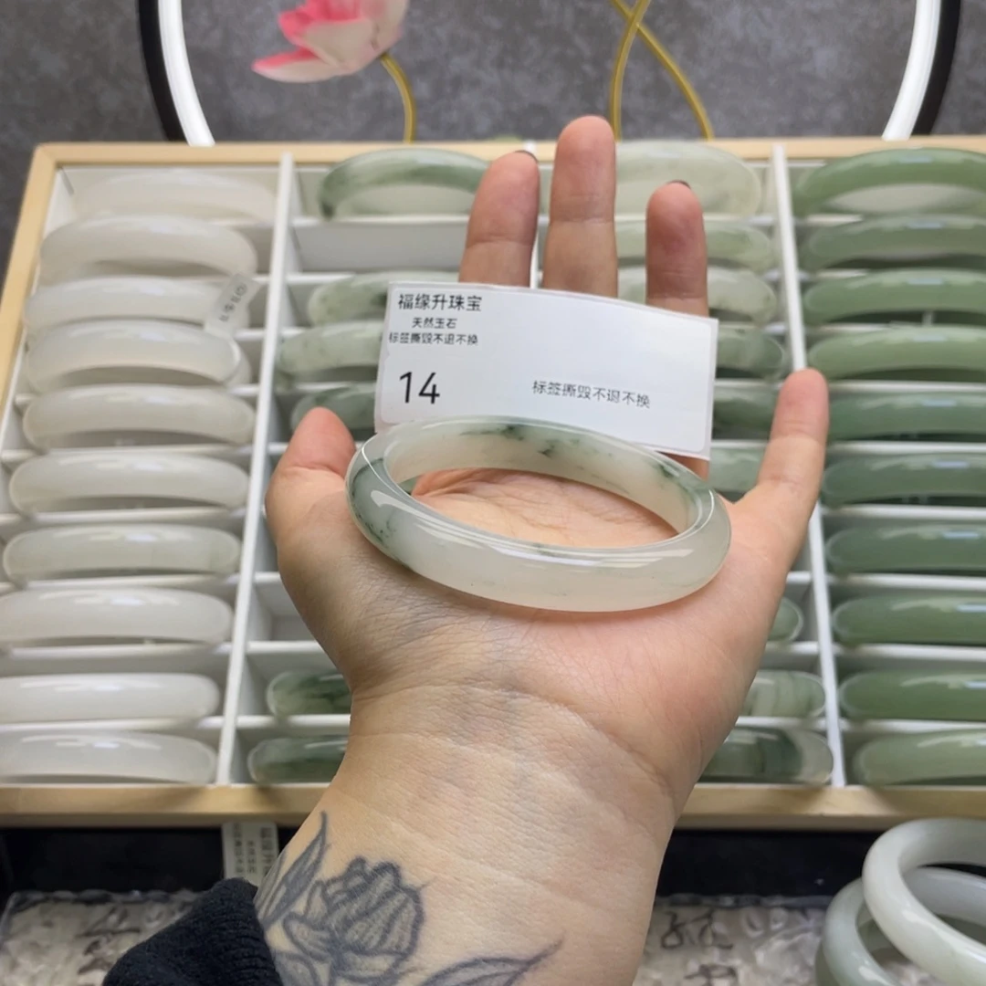 石英质玉未镶嵌手镯瑕14