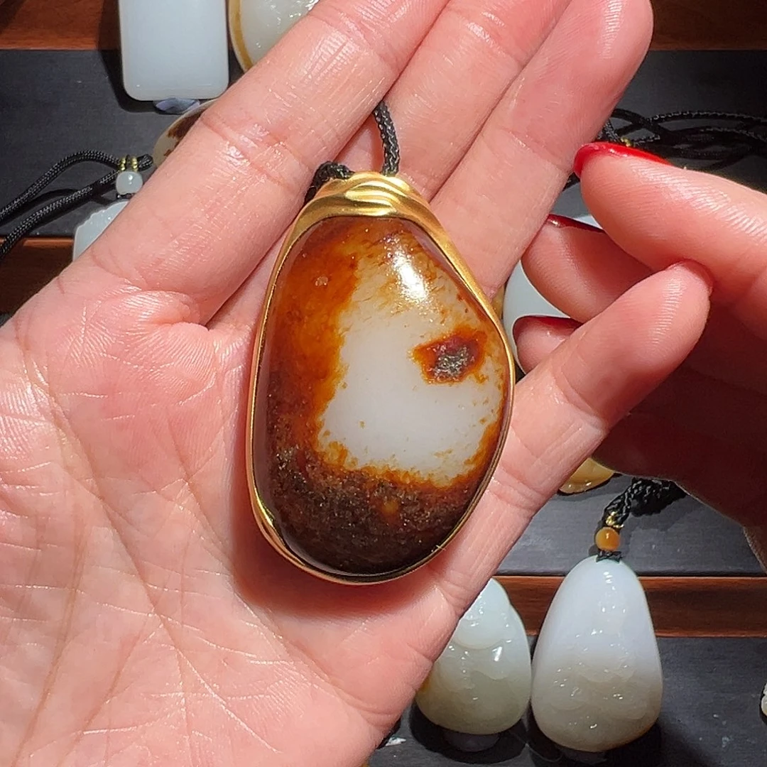 和田玉18K金镶嵌颈饰