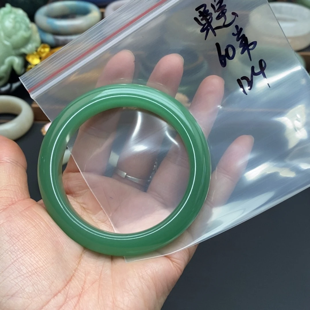 石英质玉手镯未镶嵌果*