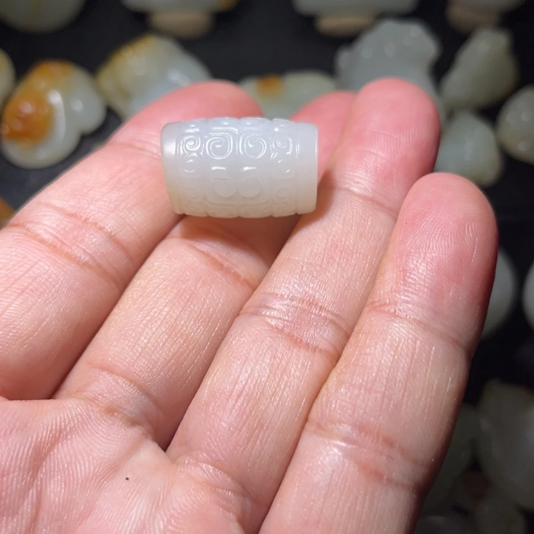 和田玉颈饰未镶嵌石*言