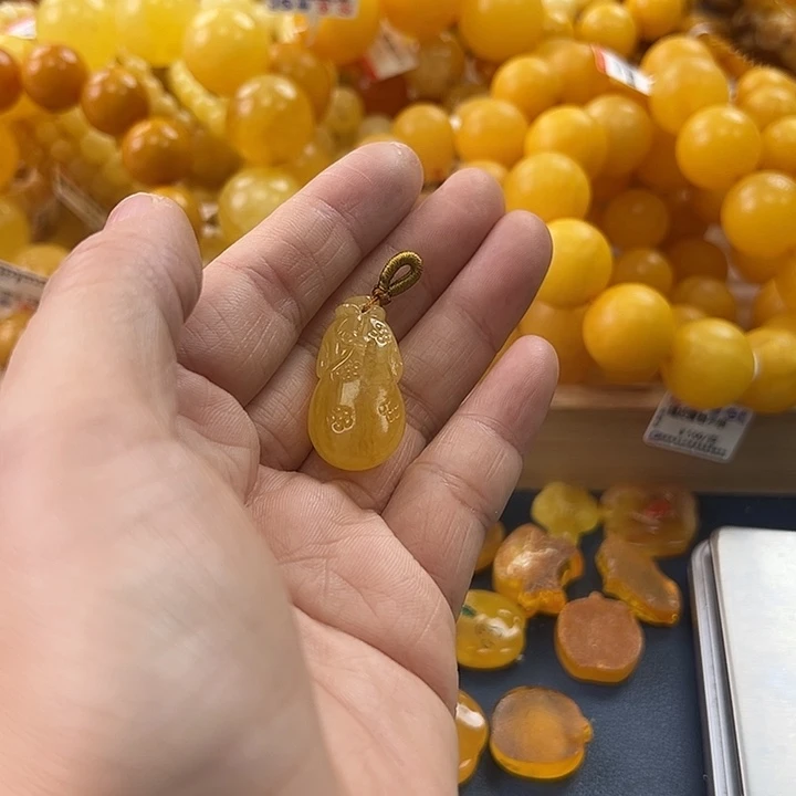 未镶嵌琥珀珠宝奇石