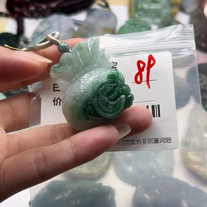 翡翠未镶嵌颈饰挂件