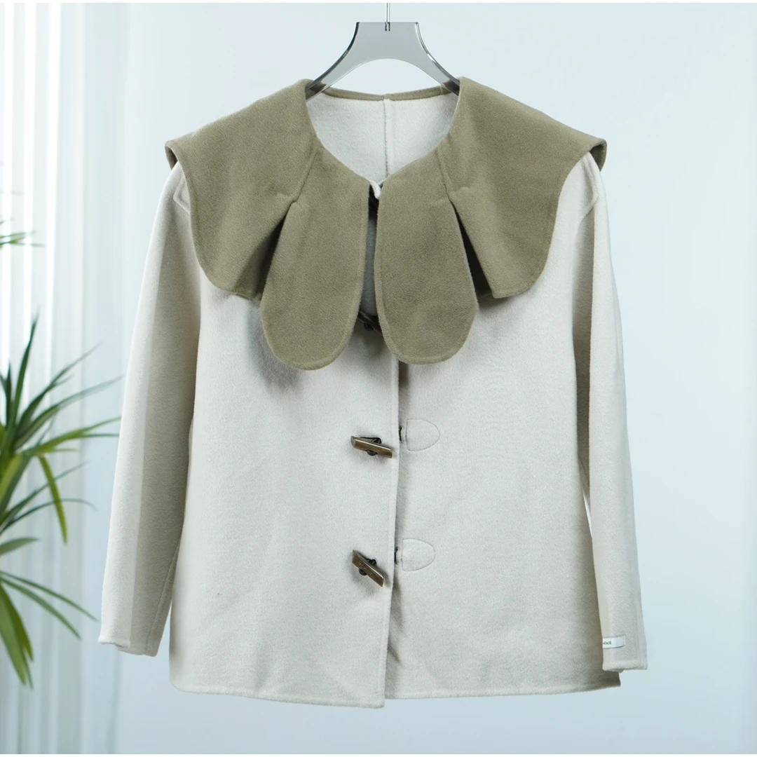 马系列  F171 女装秋冬小香牛角扣毛呢外套米色